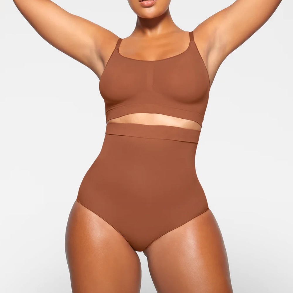 NTW SKIMS EVERYDAY SCULPT HIGH-WAISTED BRIEF - Bronze - Picture 2 of 5